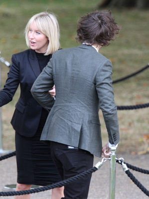  SEP 17TH - HARRY ARRIVING AT THE burberry PRORSUM CATWALK mostra