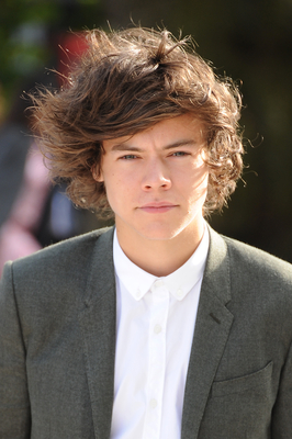  SEP 17TH - HARRY AT burberry LFW S/S 2013 WOMENSWEAR mostrar