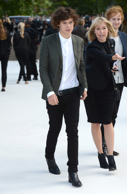  SEP 17TH - HARRY AT burberry, बरबरी LFW S/S 2013 WOMENSWEAR दिखाना