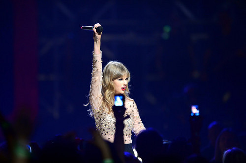  Taylor 빠른, 스위프트 at the 2012 iHeartRadio 음악 Festival - 일 2 - Show