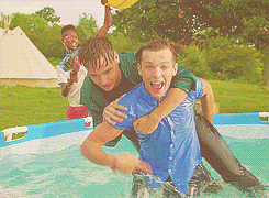  lilo in live while we’re young