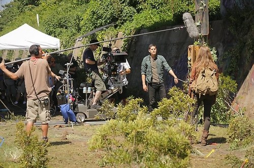 Episode 1x02 "Chained Heat" Behind The Scenes