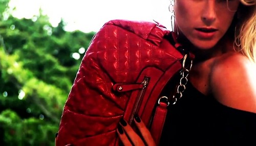 Ana's photoshoot for 'Ana Hickmann Bags' campaign [Making Of]