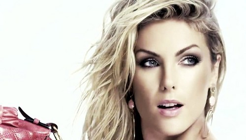 Ana's photoshoot for 'Ana Hickmann Bags' campaign [Making Of]
