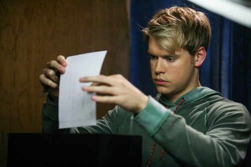 Chord in screenshots from Glee S4 episodes