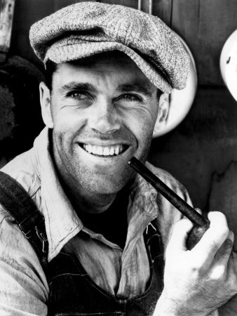 Henry-Fonda-in-The-Grapes-of-Wrath-the-grapes-of-wrath-32469038-338-450.jpg