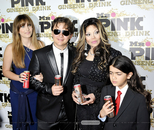  Paris Jackson, Prince Jackson, Latoya Jackson and Blanket Jackson at Mr ピンク Drink Launch Party