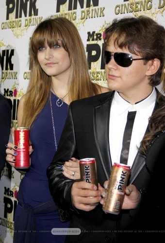  Paris Jackson and her brother Prince Jackson Blanket Jackson at Mr ピンク Drink Launch Party ♥♥