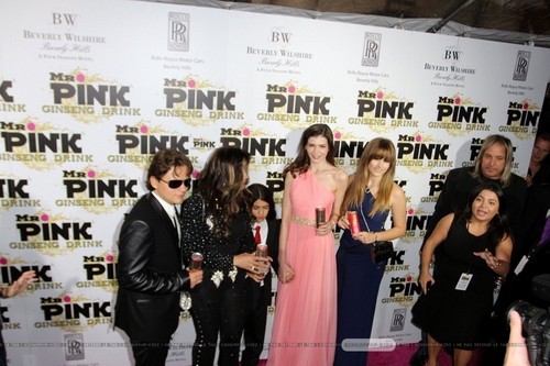  Prince Jackson, Latoya Jackson, Blanket Jackson, ? And Paris Jackson at Mr màu hồng, hồng Drink Launch Party