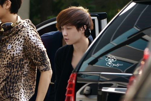  EXO-M going to Inkigayo to support TVXQ