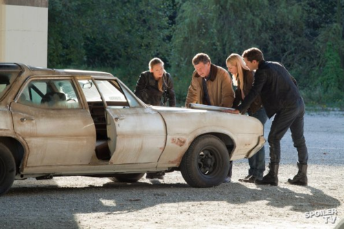  Fringe - Episode 5.04 - The Bullet That Saved The World - Promotional foto's