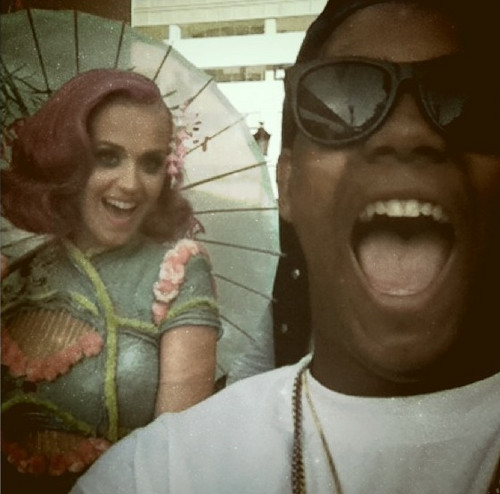 Katy Perry is with a fan!!!! :)