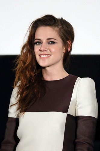  Kristen Promotes 'The Twilight Saga: Breaking Dawn Part 2' in Japão - fã Event {24/10/12}.