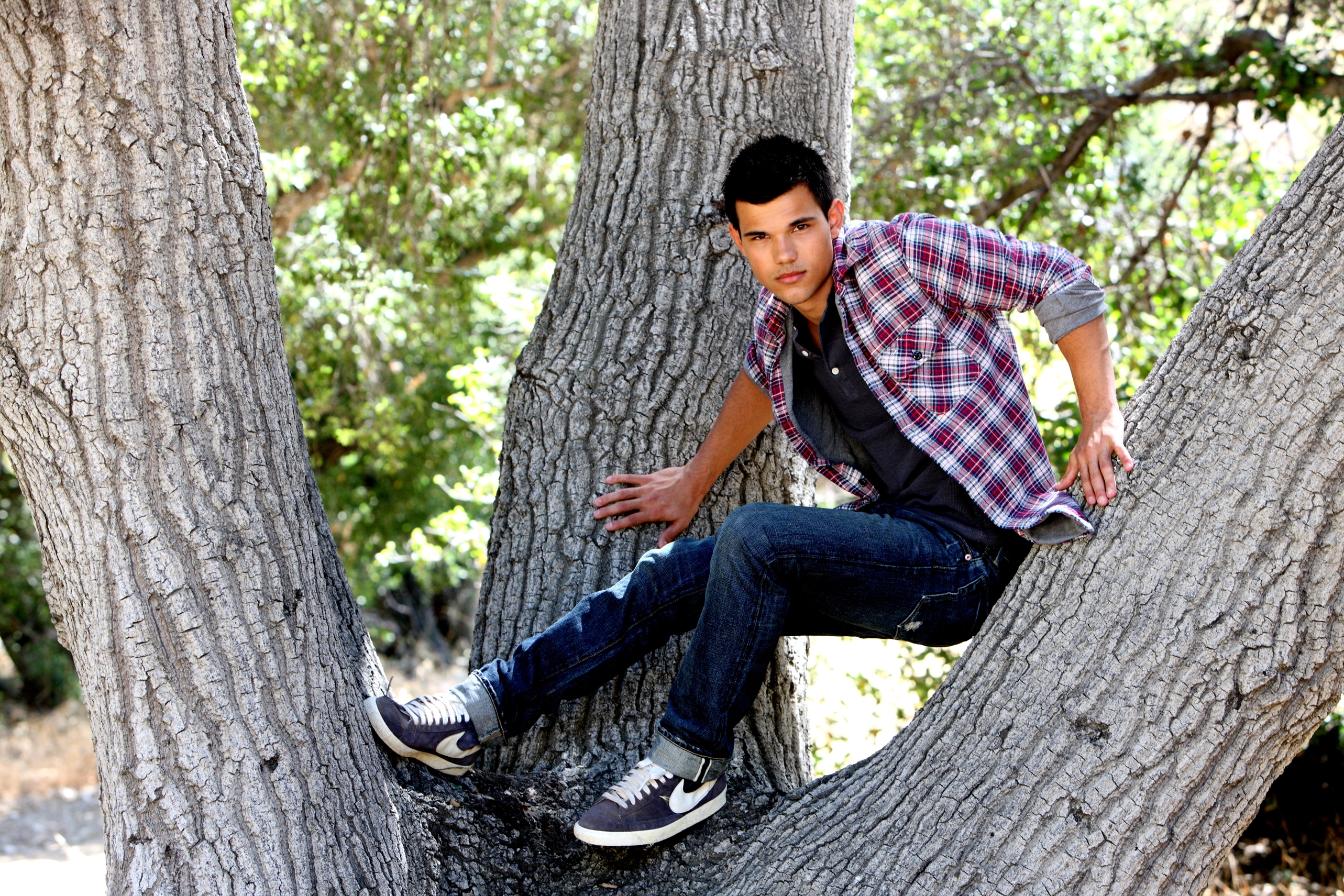 Photo of New HQ Seventeen outtakes for fans of Taylor Lautner. 