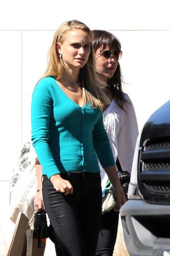 Spotted heading to her trailer and filming a scene with Michael Fassbender in Austin, TX (10/19/12)