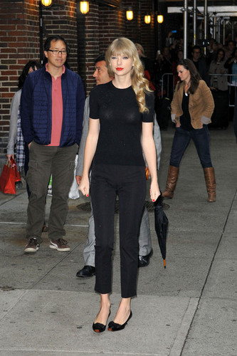  Taylor on her way to the David lettermen show, 13 oct 2012
