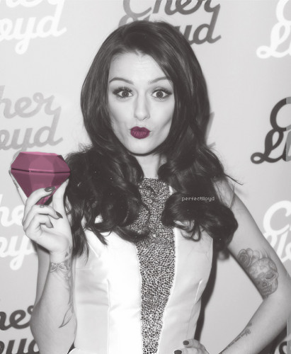 Cher<33