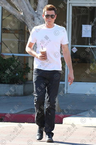  Cory Monteith Exits The Coffee Beans And tè Leaf Cafe In Los Angeles - November 5, 2012