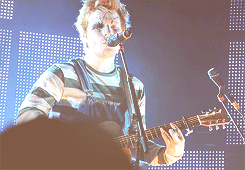 Ed sheeran dressed as chucky for a halloween concert