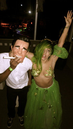  Gaga at হ্যালোইন Party in Puerto Rico