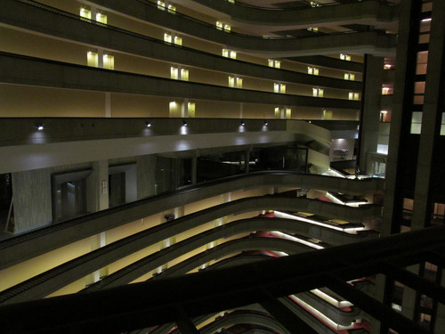  Catching 火, 消防 set in the interior of the Atlanta Marriott Marquis hotel