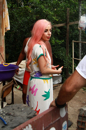  Gaga in Cantagalo, Rio de Janeiro