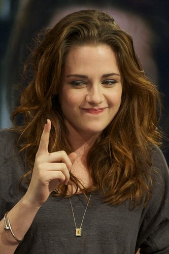 Kristen appears on Spanish TV show "El Hormiguero" {15/11/12}.