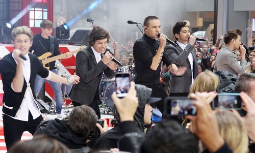 One Direction on The Today tunjuk