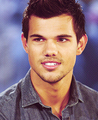 Taylor at The Today Show - taylor-lautner fan art
