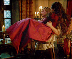  Arthur and Guinevere: Embrace (4)