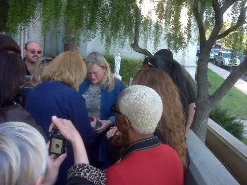  Debbie Rowe with fans!