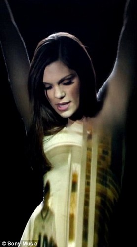  Jessie in new "Crazy 'Bout You" Muzik video