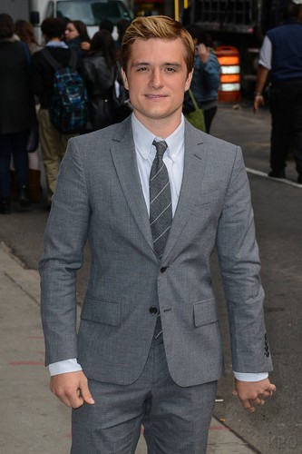  Josh visits "Late toon With David Letterman" [HQ]