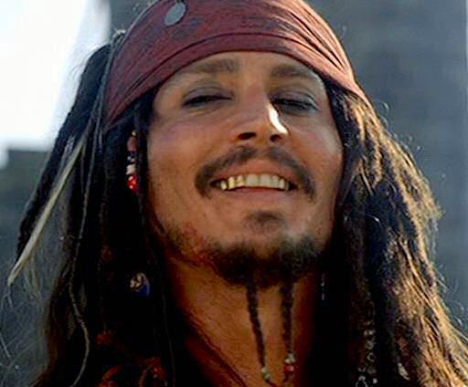 A-sweet-smile-from-Jack-captain-jack-sparrow-32932711-512-424.jpg