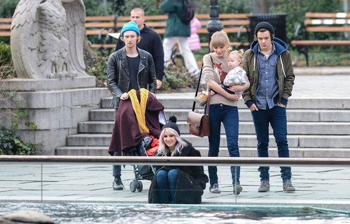 Harry, Taylor and Tisdale Family //12//02//12//
