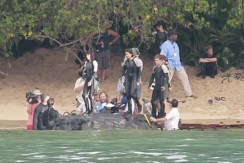 Jennifer Lawrence & Shirtless Josh Hutcherson: 'Catching Fire' Sea Scenes!