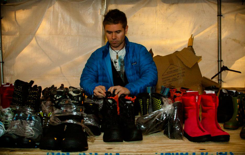  Neil helping Hurricane Sandy victims at Rockaway সৈকত
