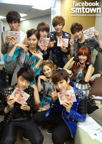  taetiseo and এক্সো
