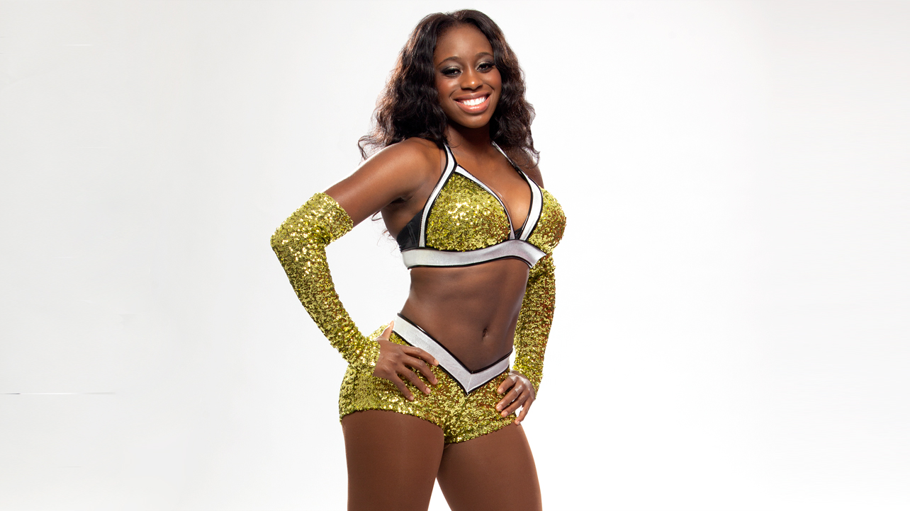 WWE Diva - Naomi - WWE Divas vs TNA Knockouts Photo 