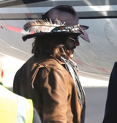  Johnny Depp sits down in a private jet in camioneta, van Nuys, probably yesterday December 15