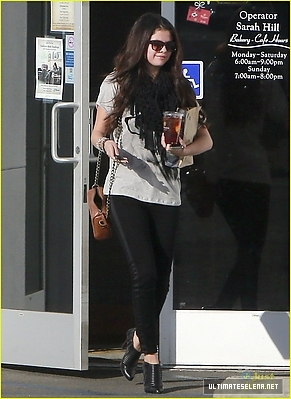  Selena Out In Encino