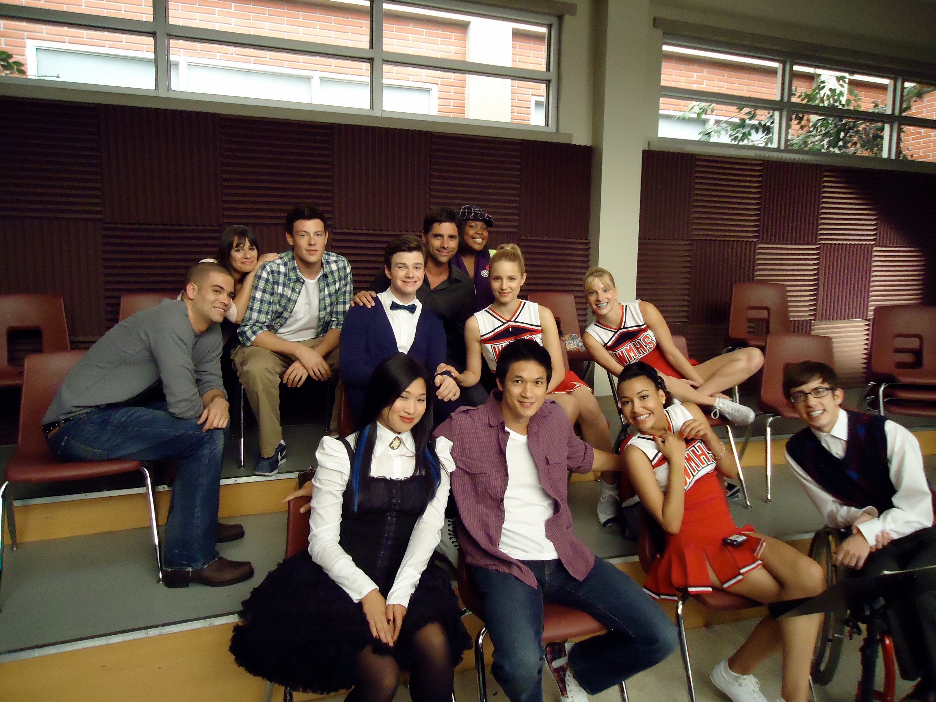 Wallpaper of ihol for fans of Glee. 