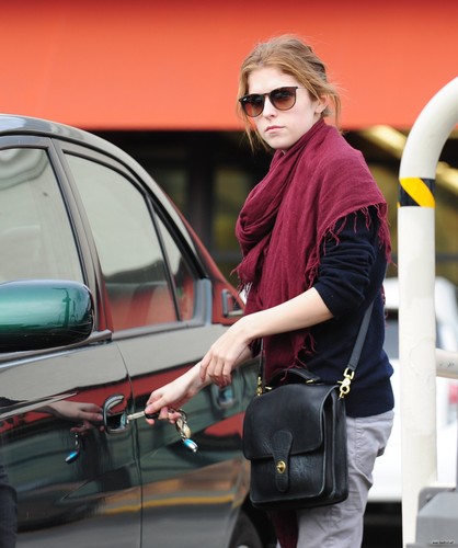  December 23: Shopping with her Mother at Gelson's in L.A.