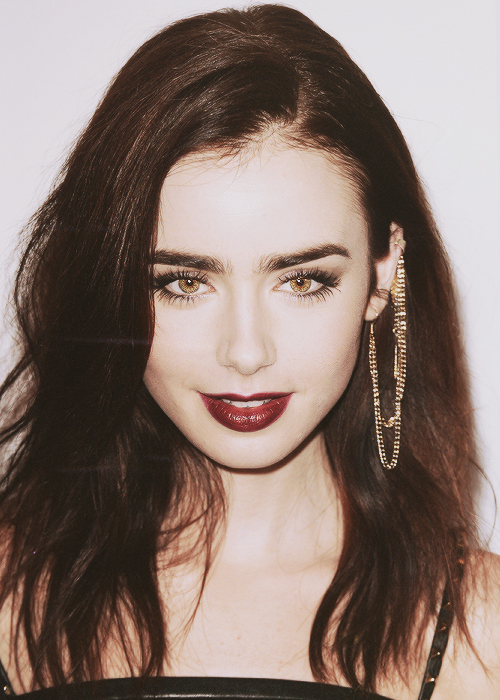 -lily-collins-lily-collins-33299031-500-700.jpg