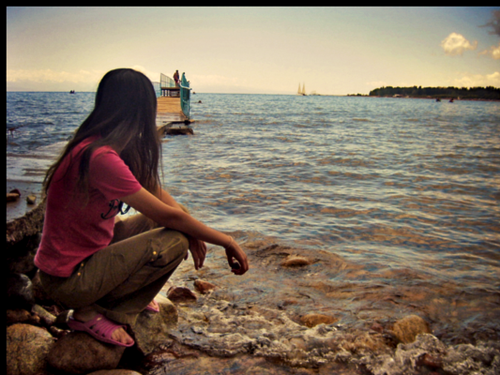  Elina Milan sitting near the Issyk Kul lake