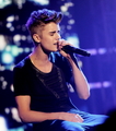 Justin Perform New Years Eve - justin-bieber photo