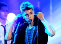 Justin Perform New Years Eve - justin-bieber photo