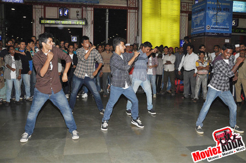  Leander Paes at a flash mob for promotion of Rajdhani Express