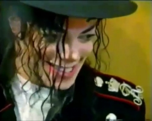  Michael Jackson in Bucharest orphanage
