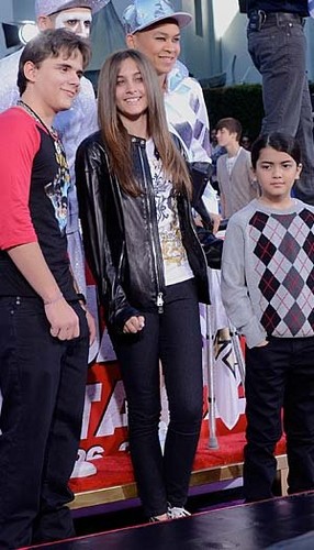  Paris And Her Brothers, Prince And Blanket